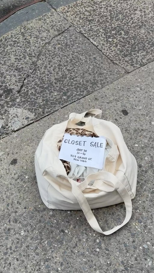don’t get robbed, find some steals @roome_newyork 🦢

July 30th 324 Grand St. New York 12PM-5PM come say hi!