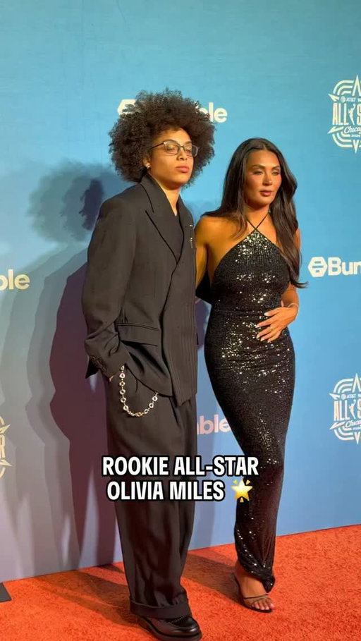 Folks, our one and only rookie for 2026 WNBA All-Star has hit the Orange Carpet 🤩

Olivia Miles strikes her pose and is photo ready!

#WNBAAllStar2026 Orange Carpet | @Bumble