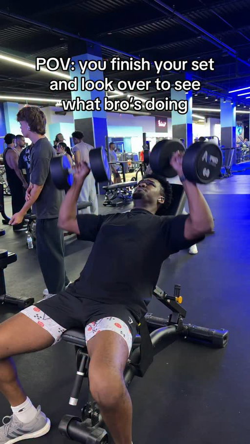 Bro always on some bs🤣

 #gymhumor #gymtok #funny #shoulderpress #joshsmoore