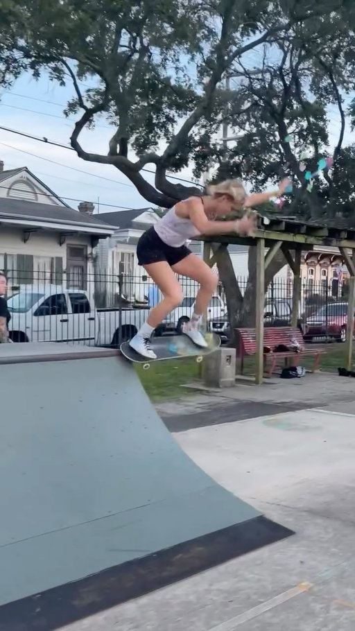 Falling with grace (almost)  AND….. Some tricks in New Orleans ❤️ Thank you for the sessions!#skateclipsdaily #lovelastsforever #nola #dreamtricks