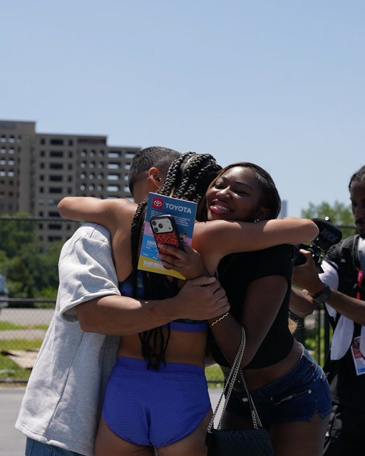 The villa showed up 🫶🏝️

Fellow Islanders @parm3_sean and @amoracachee were in the stands cheering on @bhatz_track as she soared to the women’s T64 long jump national title. 🥇