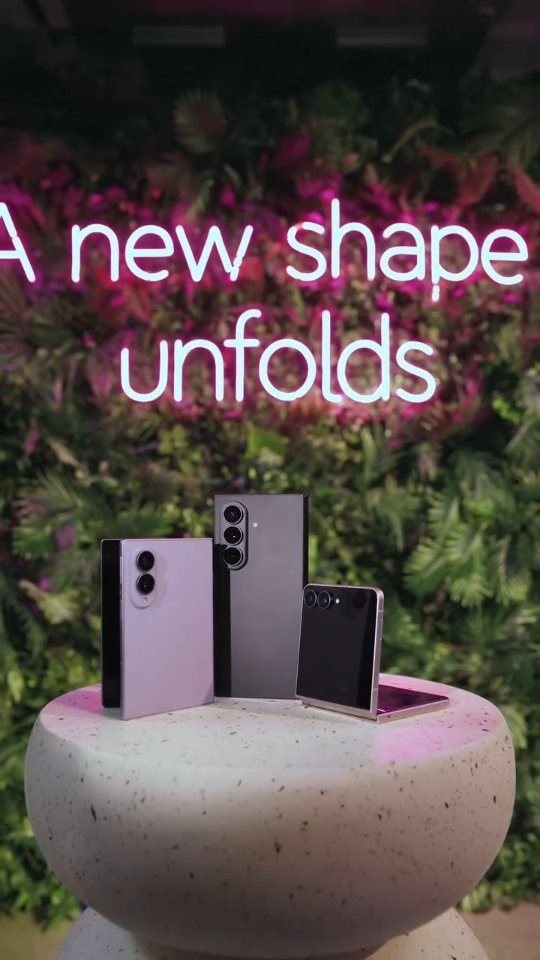 Dump your old phone, and recouple with @samsungmobileusa Galaxy foldables #realitytv
#teamgalaxy #samsungpartner #GalaxyZFold8 #GalaxyZFlip8 GalaxyZFlip8 Ultra --- Link in
bio to Pre-order