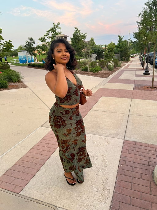 90s fine 🥀

#ootd#naturalbeauty#fashion#detroitinfluencer#model