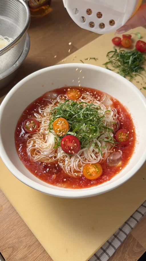 A reminder that tomato cold somen exists! One of our favorite summer recipes from last year, on our website www.cabagges.world 🍅