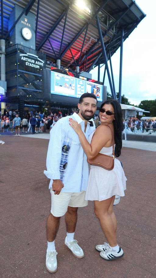 One of my favorite NYC traditions every summer. #ad From court hopping and Honey Deuces to way too much food and finding the perfect seats, the @usopen never disappoints. Make sure you grab verified tickets - @ticketmaster , the Official Ticketing Partner of the US Open, has them avail right in the US Open app! Who’s going this year? 🎾💙