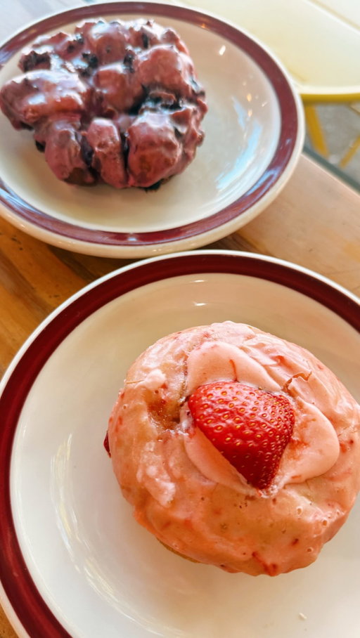 ✨Hosted✨So lucky I got to try the strawberry shortcake 🍓 🍰 & blueberry fritter 🫐 donuts @mightyodonuts in Ballard! 

They have some amazing seasonal flavors, go check them out if you get a chance! 🍩