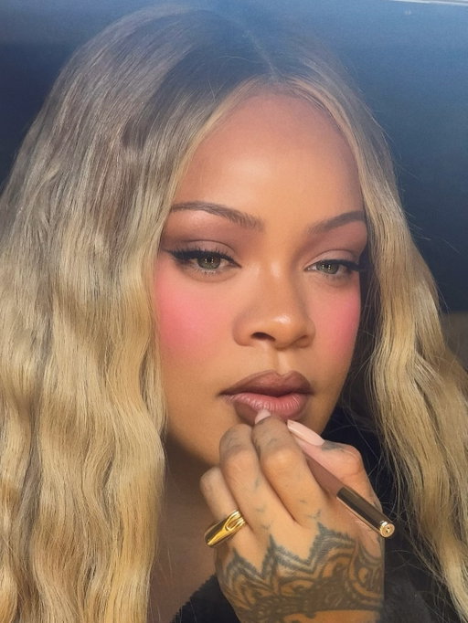 Pretty in pink 💓💖💞
 
@badgalriri serves pink perfection for her @savagexfenty shoot. Get her look with:

Shake ‘N Play Buildable Liquid Blush in ‘Bow’Peep’
Trace’d Out Lip Liner in ‘Extra Thigh’
Gloss Bomb Universal Lip Luminzer in ‘Fu$$y’
 
Shop now at @sephora, @ultabeauty, @sephoracanada, #sephoraxkohls at @kohls, fentybeauty.com & globally!