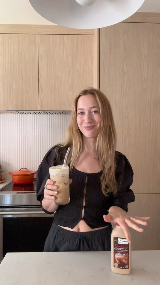 J’ai finalement essayé la tendance du latte à l’huile d’olive…👀 avec les sirops pour café glacé de @TimHortonsqc ,  retrouvez-les dans la plupart des épiceries partout au Canada. #TimHortons #FraisÀTonGoût #pub