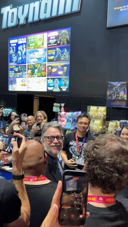 In a surprise appearance at @Comic_Con 2026, Oscar-winning filmmaker Guillermo del Toro (@gdtreal) stopped by the booth of Elite Creature Collectibles (ECC), master FX artist @stevewangcreaturecreator’s studio known for its hyperrealistic statues. The duo unveiled ECC’s detailed Pan’s Labyrinth sculpture featuring The Faun and Ophelia. This year marks the 20th anniversary of the beloved fantasy film, which won three Academy Awards in 2007 for Best Cinematography, Best Art Direction and Best Makeup.

#SDCC #SDCC2026 #SDCCNews #ComicCon #PansLabryinth