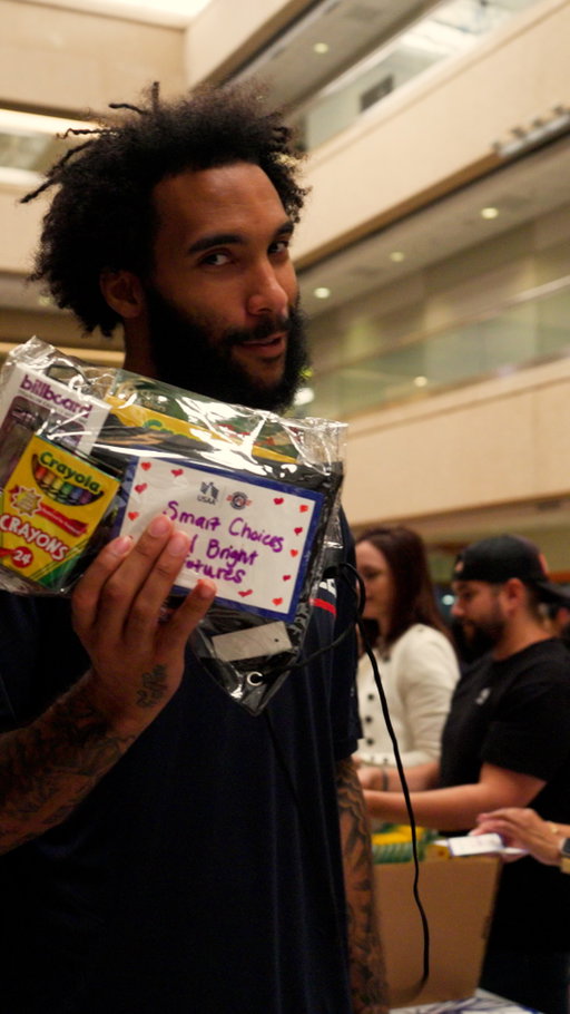 Supporting Gold Star families and serving the military community is a team effort. Major thanks to @Spurs player Julian Champagnie for giving kids an unforgettable experience at @GoldStarGamers' Cup and packing school supplies with @OperationHomefront. #USAAServes
