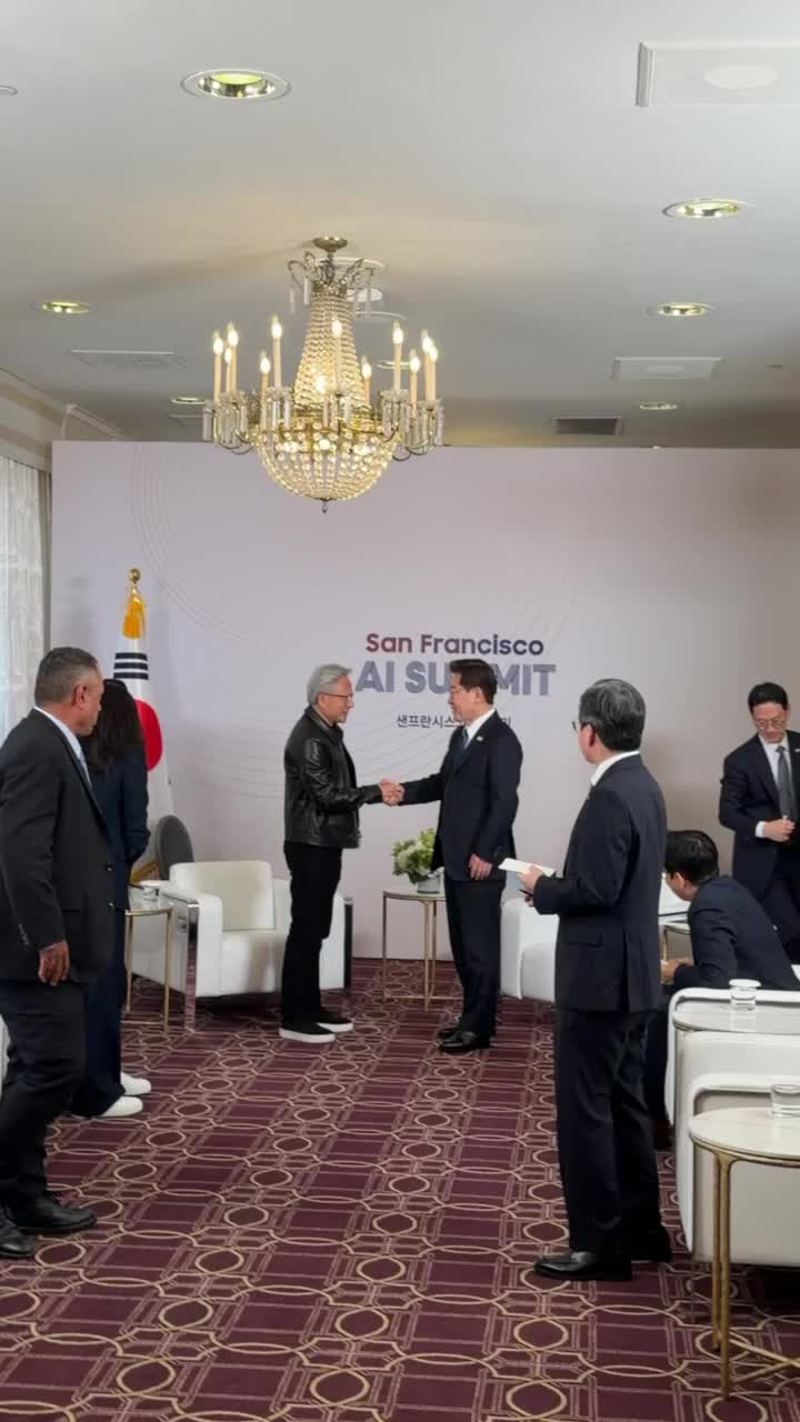 Korea has long been a technology leader, with the talent, industrial strength, and drive to help shape the AI era.
ㅤ
President Lee Jae Myung met with our CEO Jensen Huang today ahead of the San Francisco AI Summit to discuss deepening the partnership behind Korea’s national AI ambitions.