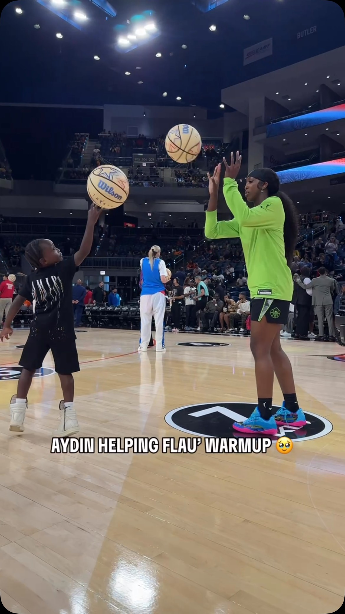 Flau’jae has the cutest warmup partner 🥹

Little brother Aydin helps Flau’jae Johnson get ready for tonight’s Kia WNBA Shooting Stars!

@kiausa | #KiaShootingStar