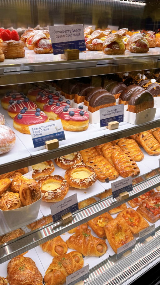 Pastries, Cakes, Sandwiches, Coffee & More 📍 Paris Baguette 🥐 ⁣
⁣
Paris Baguette is now open in Federal Way, WA! Come for pastries with sweet and savory options, cake slices, or beautiful whole cakes which are perfect for any celebration, sandwiches, coffee, tea and so much more! So happy to have a location closer to home! 🍰 @parisbaguette_usa 
⁣
#pastriesfordays #federalwaywa #newbakery #prettycakes