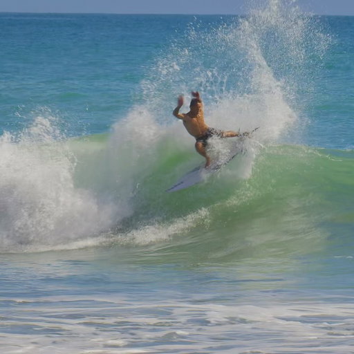 Nothing better then wearing board shorts at home with a left tip bowl:) 

📷 @gavin.grant_