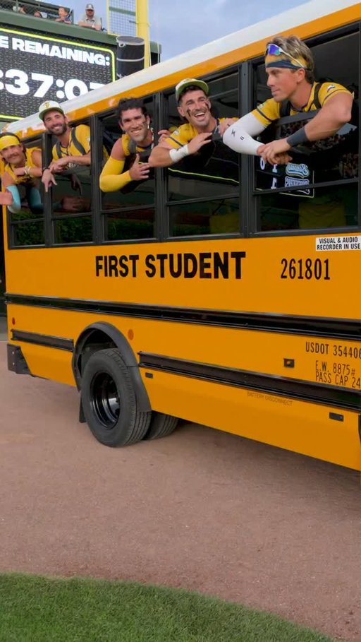 Please let this be a normal field trip...with the Bananas? No way!

#savannahbananas #bananaball #baseballboys #magicschoolbus #missfrizzle