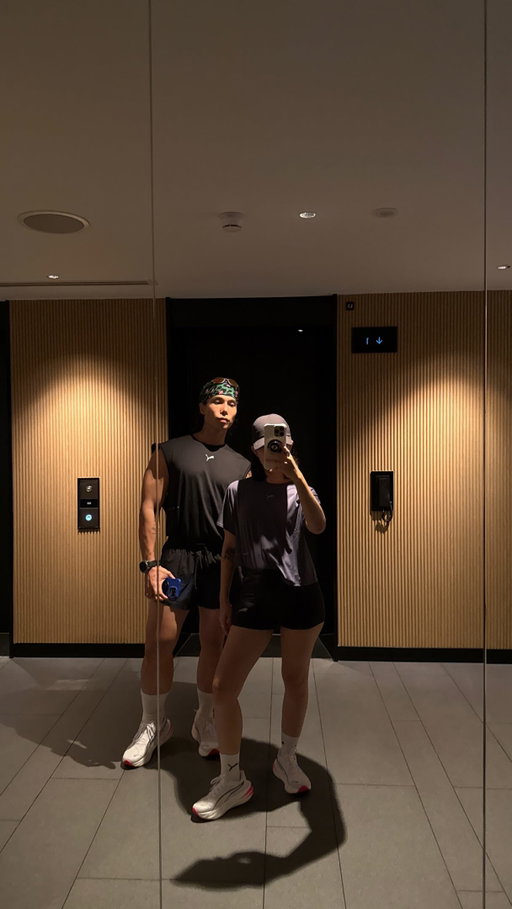 just two parents who kept their promise to each other to stay fit, strong & active after starting a family. 💪🏻