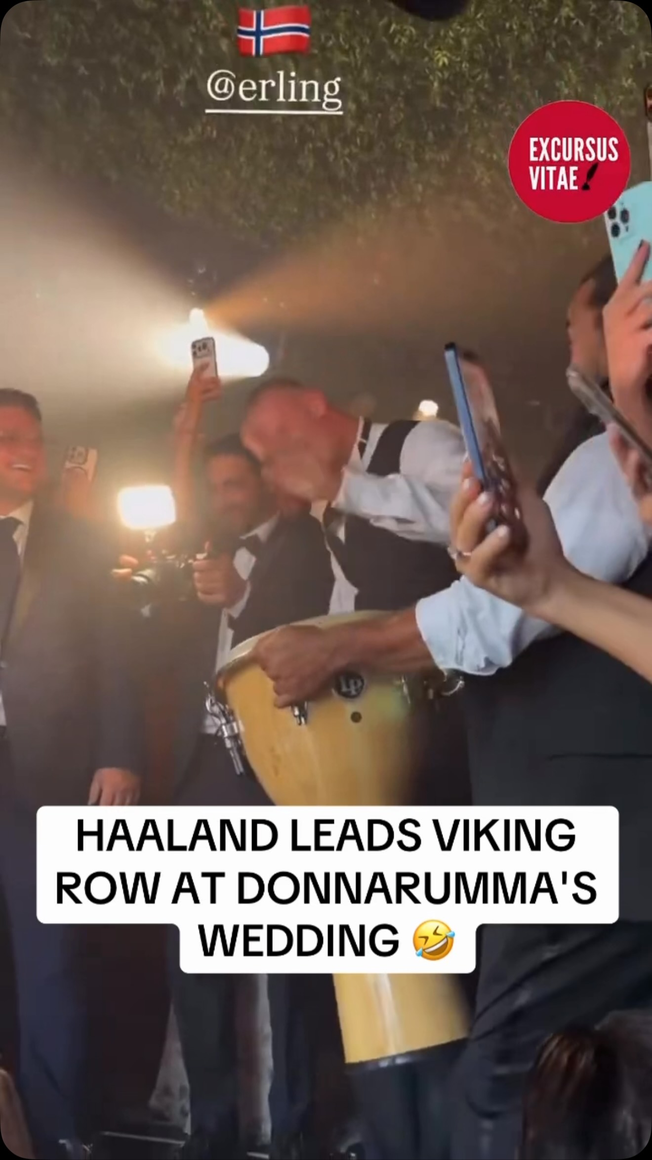 Erling Haaland led the “viking row” chant at Gianluigi Donnarumma’s wedding in Puglia! 🤣🚣

(via @excursusvitae)