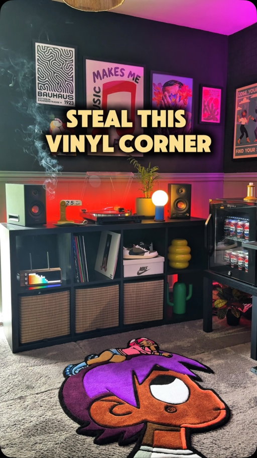 Steal this vinyl corner. 🎵

What’s coming home with you? 👀 

Follow @zachs.space for more corners worth stealing. 🤝

#vinylsetup #recordplayer #interiordesign #homedecor #vinylclub