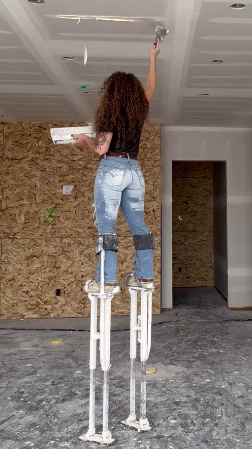 23 years in drywall has me wiping my hands on my pants without even thinking… 😂
Then I remember… these aren’t my work pants. 🤦‍♀️ #drywall #levis #construction