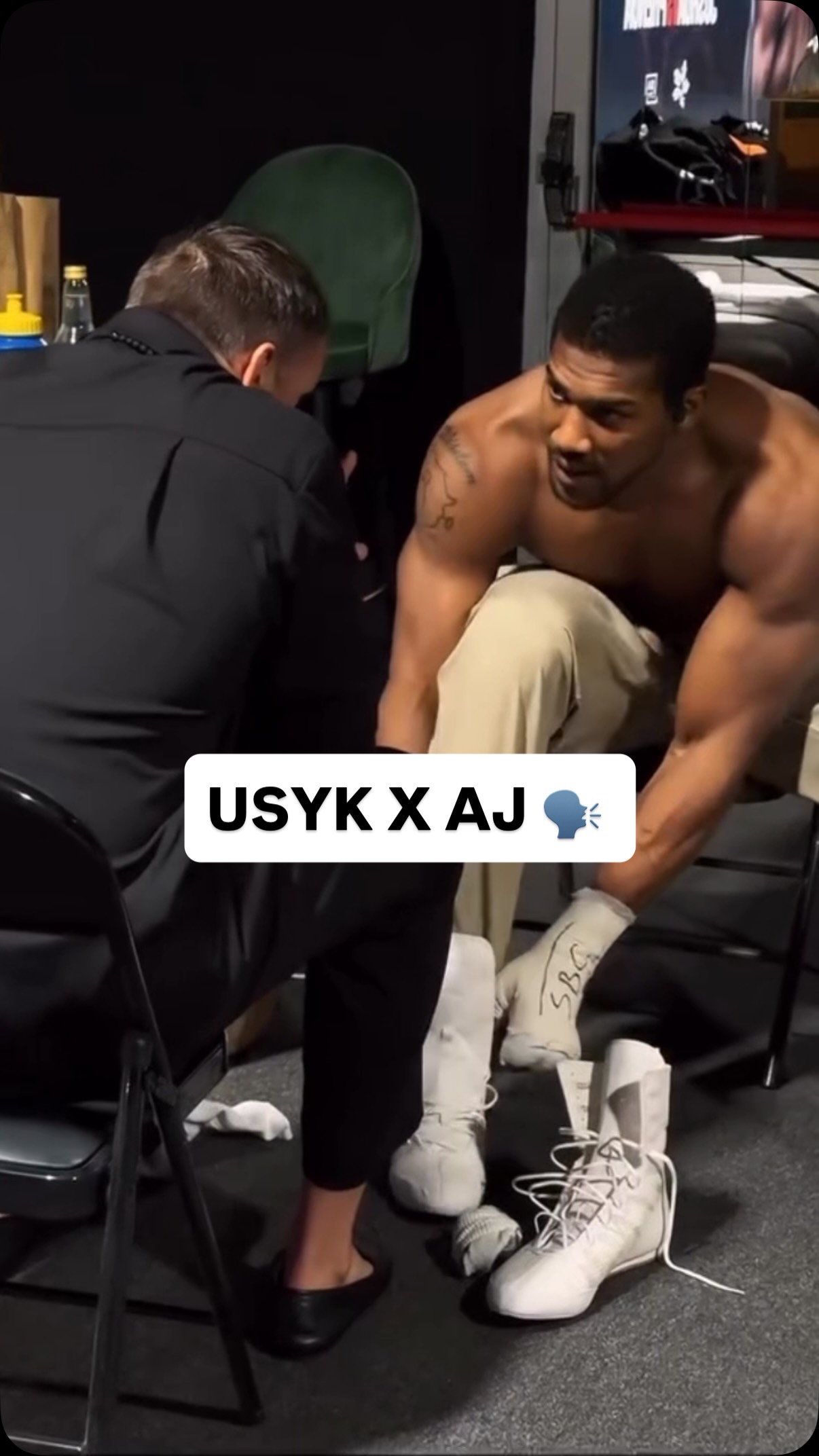 Last minute advice 🤝 

Oleksandr Usyk in the Anthony Joshua dressing room with some final words 🗣️ 

#JoshuaPrenga #AnthonyJoshua #Usyk