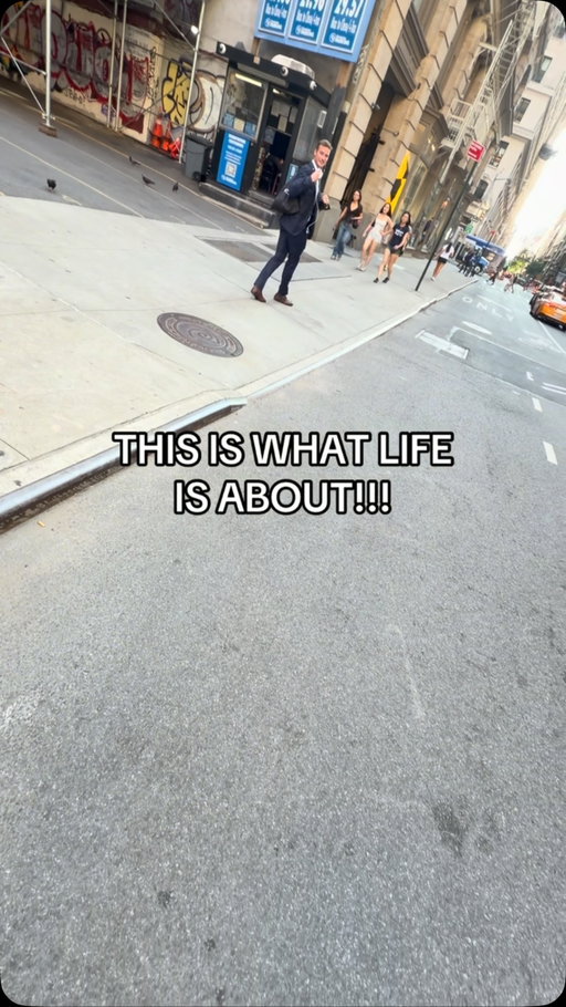 AYEEEE LOVE IS IN THE AIR!🤭🌟🩷🗽 #nyc #summer #finance #matchmaking #fyp