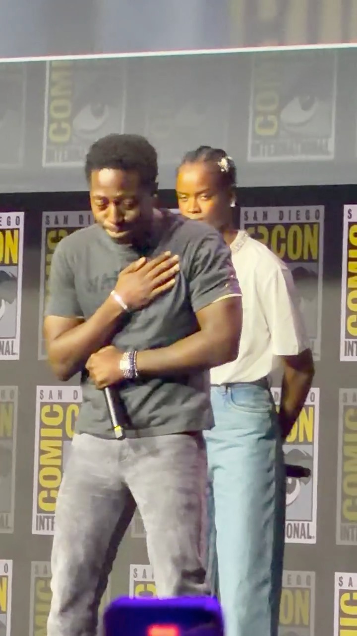 Ryan Coogler and the cast of #BlackPanther3 on stage in Hall H! David Jonsson will star as T'Challa's son, and will be the new Black Panther.
#SDCC