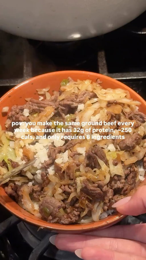 FOLLOW FOR MORE HEALTHY HIGH PROTEIN RECIPES!

GROUND BEEF STIRFRY

MAKES 3 SERVINGS

MACROS (per serving)
231 cals | 32.2g protein | 7.8g net carbs | 5.4g fat | 3.4g fiber

1 lb 96% lean ground beef
4 cups shredded green cabbage
0.5 cup white onion, chopped
3 tbsp soy sauce
1 tbsp garlic powder
1/2 tbs monkfruit sweetener

#protein #groundbeef #macrofriendly #easyrecipes #mealprep