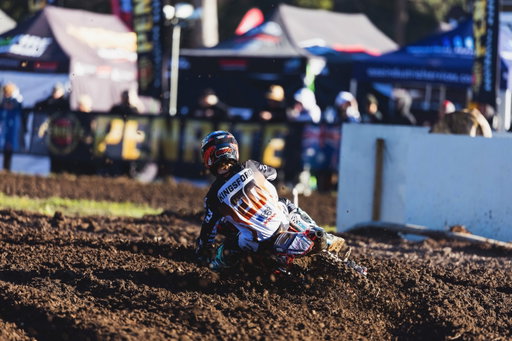 Well sometimes your the hammer and sometimes your the nail, i experienced both of that today😭 Putting the pieces of the puzzle together slowly by surly and glad to show that in moto 1 with p1. Happy to salvage a podium and be walking away healthy ready for one last dance next weekend, nothing to lose everything to prove let’s go and have some fun 🙂

Thanks to the whole team for all there hard work and week to week efforts. 

@honda_racing_aus 
@flyracing.global 
@flyracingaus 
@yarrivek 
@beatonsproformula 
@lewisxhayward 
@torqf1t 
@armsdea1er 
@tk_tyler_keefe