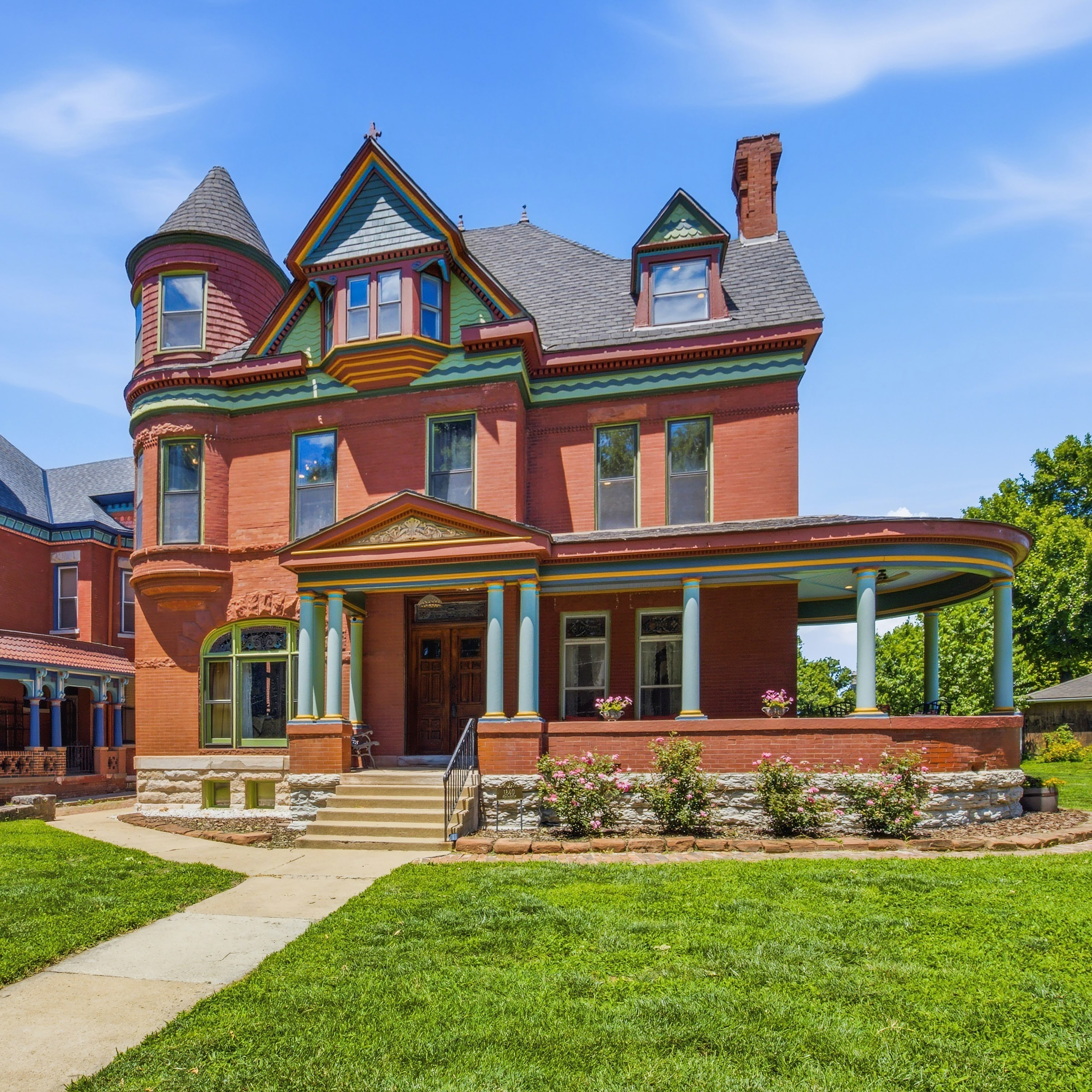 Me to Queen Anne Victorians before starting this account: I don’t know her.
Me to Queen Anne Victorians after starting this account: I’d die for you.

Follow @zillowgonewild to never miss a wild home!
Link in bio for the full listing!

$975,000 | Kansas City, MO
6 bd, 5 ba | 5,685 sq ft
Currently listed via @fisherhilesteam

WE NEED MORE FUN INTERESTING WILD QUIRKY HOMES! Think you found one?? Submit it for a chance to be featured at zillowgonewild.com/submit!!