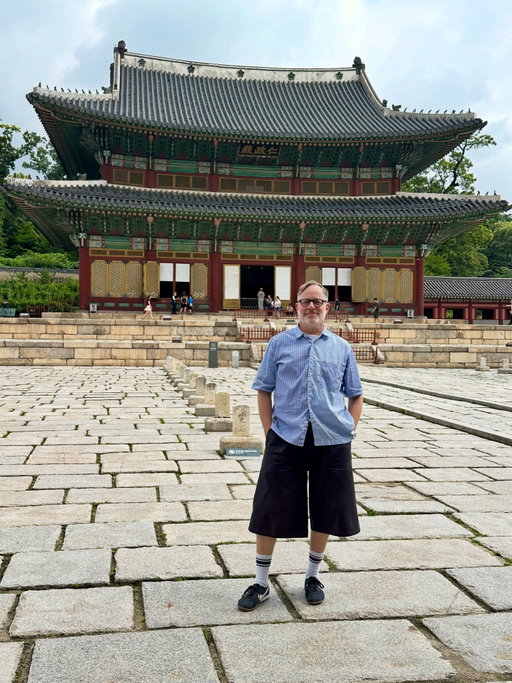 Last few hours in Seoul and fit in a visit to Changdeokgung, a former Palace and UNESCO site before heading to the airport. I offered to take a photo of a family wearing their hanbok and they, in turn, offered to take my photo. So here is the photo of me at the palace. What a wonderful, inspiring trip filled with astonishingly beautiful places both modern and historic, delicious food, kind, generous people,  and some incredible talent. 감사합니다 (gam-sa-ham-ni-da).