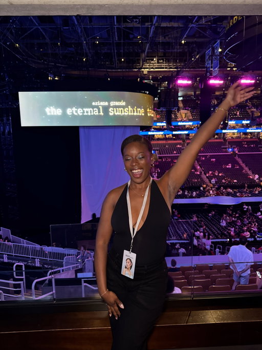 Girls will be like “I needed this” and it’s literally getting to see @arianagrande @tdgarden for #theeternalsunshinetour with @r.e.m.beauty 🧸