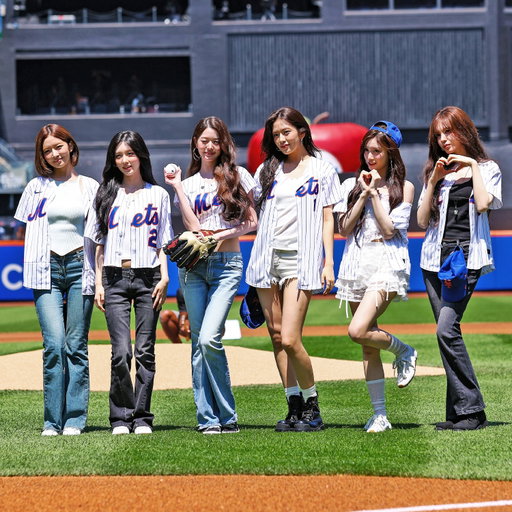 IVE be going out with a BANG BANG‼️

Jang Won-young of K-pop group @IVEstarship threw out the first pitch ahead of today’s Mets game! 🤩

#IVE #아이브