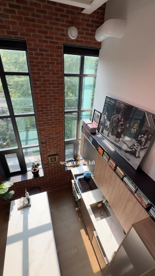 👋 
•
•
#interiordesign #apartmentdecor #homedecor #homeinspo #homebody
•
•
mid-century modern | toronto interior | brick loft living | warm light | lived-in spaces | hard loft | tall ceilings | large windows | natural light | vintage furniture | statement lighting | plants | architectural details | open living | modern apartment | home atmosphere | interior styling | design focused | quiet spaces