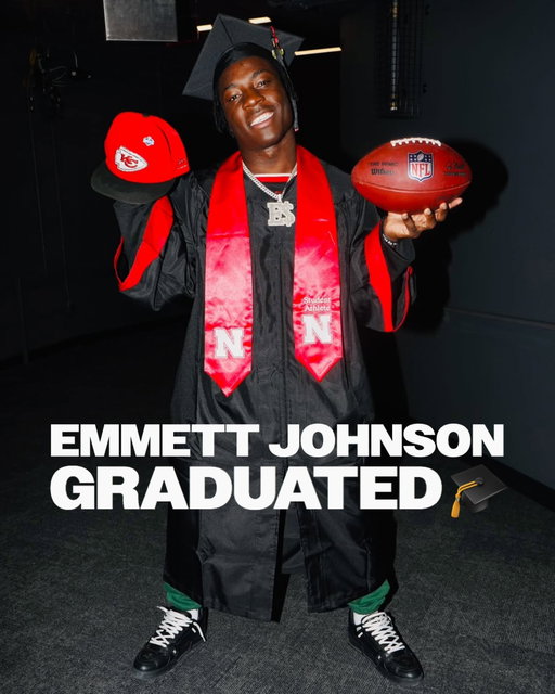 And he did it with a 3.5 GPA 👏 Congrats to @emmettj_ on graduating this offseason!