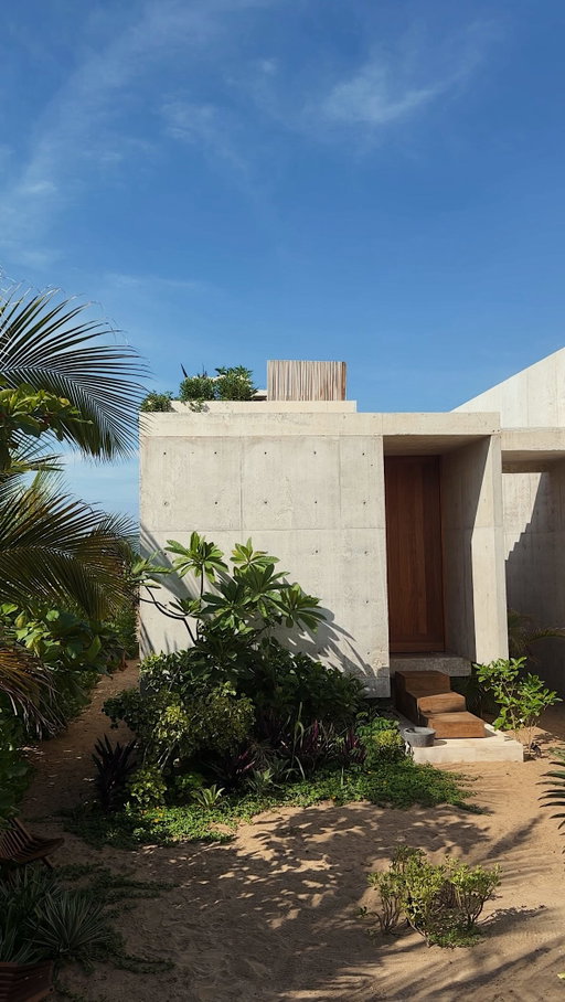 Me, you, a beachfront villa in Puerto Escondido?

I’m obsessed with this brand new beachfront villa just outside Puerto Escondido, Mexico - one of the best large group stays I’ve found on the Oaxaca coast!!

📍 Ranch Neptuno, Puerto Escondido
🚪 8 bedrooms
🛏️ 12 beds
🌊 Beachfront villa, direct ocean access
✈️ 15 min from La Punta, 25 min from Puerto Escondido Airport (PXM)
👩🏽‍🍳 Private chef included

The perfect Oaxaca villa for a girls trip, retreat, wedding group, or family reunion - this place was made for big groups who want the beach to themselves!!!

Comment TA and I’ll send you all the details on booking this stay !