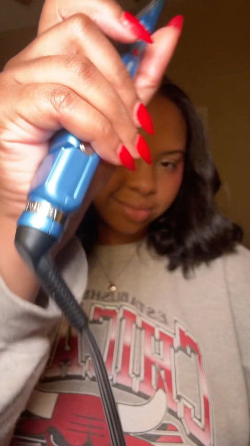 We love a good silk press 🥰 my @babylissprousa never lets me down 🫶🏽✨

#hair #hairtransformation #silkpress #naturalhair #blackgirlhair