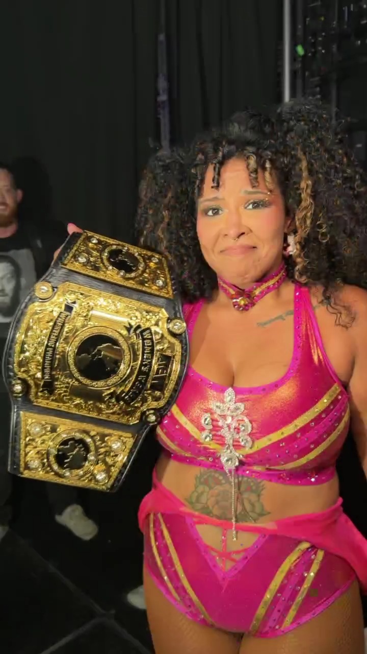 @willowwrestles is your NEW AEW Women's World Champion 👏

#AEWRedemption is LIVE on HBO Max PPV!