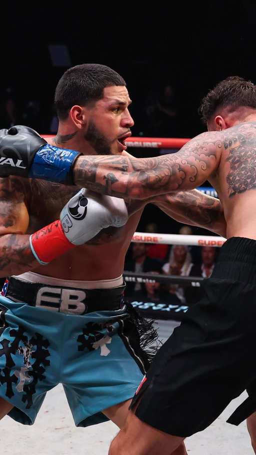 THE CHOSEN ONE 🙌

@EdgarBerlanga weathers an early storm to reign victorious at #ZuffaBoxing09!

@ParamountPlus