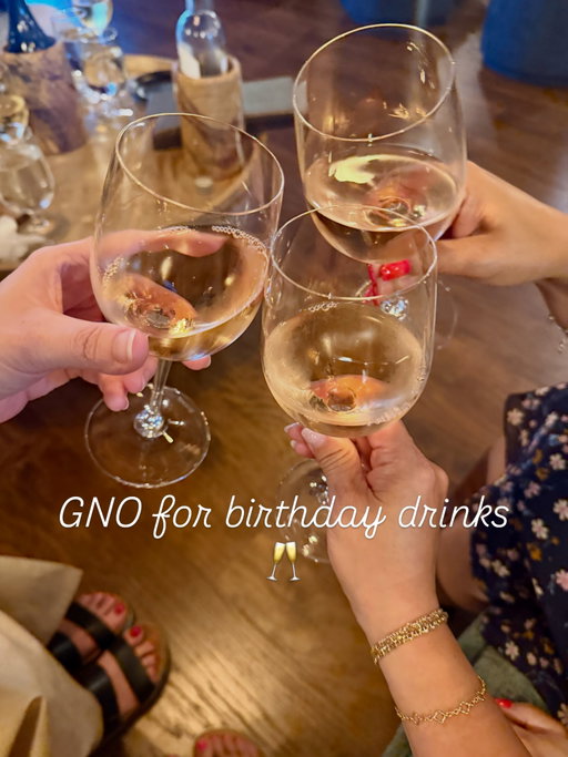 Quick post for some birthday toasts 🥂 
Nothing beats time with my girls especially at a spot as cute as the Velvet Coupe in Fort Mill, SC. We had a couple bites: absolutely loved the hummus and the flatbread we got was delicious too but I forgot to snap a pic 😩
📲 @velvetcoupewinebar 
📍1177 Stonecrest Blvd, Tega Cay, SC

#birthday #winebar #velvetcoupewinebar #girlsnightout #cheers