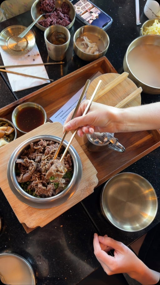 If you’re craving authentic Korean comfort food, this spot needs to be on your list. 🍲✨

We tried their signature Seolleongtang, made with Never Ever Angus beef raised with no hormones and no antibiotics, and the Kalbijjim, made with 100% USDA Prime short ribs… and both were absolutely worth ordering. 🤍

📍 @daeho.bellevue 
3703 150th Ave SE, Bellevue, WA 98006