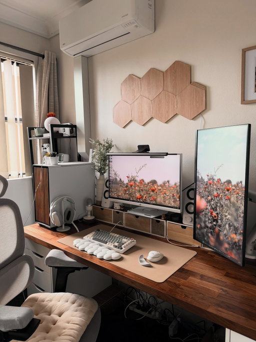 Been loving my setup lately 😍 I’m currently waiting for season 2 of midnight to drop so been having a break from WoW. 🤩 I’ve still been playing Overwatch and grinding through the battle pass. I feel like I need to remake my top 5 characters in Overwatch list because it’s definitely changed since the video I made 😅

I’ve also been doing some more colouring lately and have been enjoying slowing down and enjoying a break from my phone.

What hobbies have you been enjoying lately?

#setup #gamingsetup #gamergirl