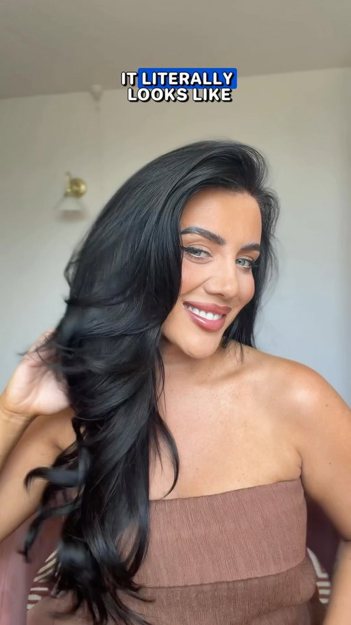 For my last minute girls who LOVE a fresh colour 👀 @clairol_uk_ire Root Touch-Up a product that needs no introduction as if your a box dye girl like me you would of been using this for years and adore it just like me! It takes 10 minutes LITERALLY but in that 10 minutes it really gives you that salon fresh colour all at home!!! #hairdye #blackhair #homedye a d