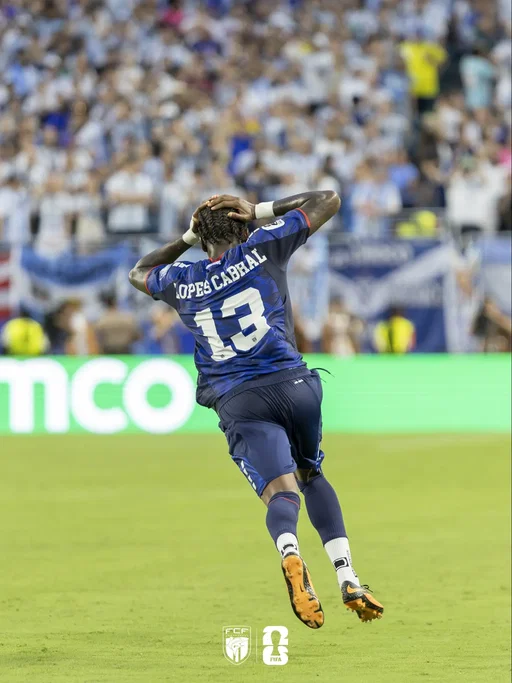 O melhor golo do Mundial 2026

O golo do Tubarão Azul, Sidny Lopes Cabral, foi escolhido pelos fãs como o melhor golo do Mundial, numa votação feita no site da FIFA

Parabéns Sidny 

www.fcf.cv
----- 
#FIFAWorldCup | #FIFAWorldCup2026 | #CaboVerde | #TubarõesAzuis | #WeAreCaboVerde