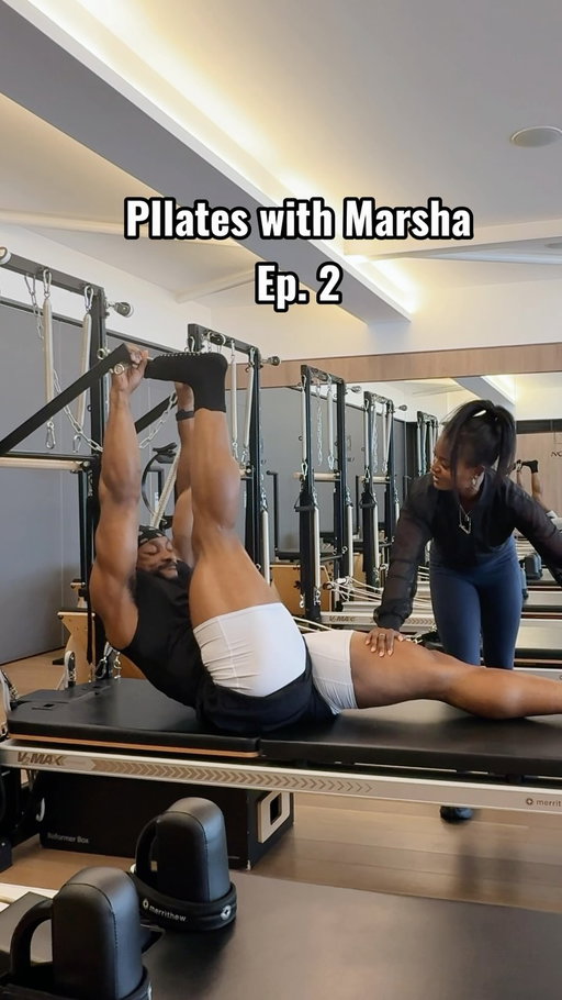 Back with Another session of Torture.. i mean Reformer Pilates with the queen herself @pilatesbymarsha , sharing my sessions so you can all laugh at my pain but one day i shall be very proficient at Reformer mark my words 😌 

.
.
.
#pilates #reformerpi̇lates #funny