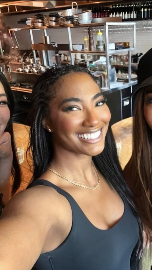 New episode of @humblebragpod is LIVE now with the beautiful @taylorhale!🎙️
We are talking @bigbrothercbs tea, Playboy, dating life & so much more!
We had lunch after & of course Tik Tok queen @crystalkungminkoff made us do a quick one.
My girls be seated for the tea real quick!😂