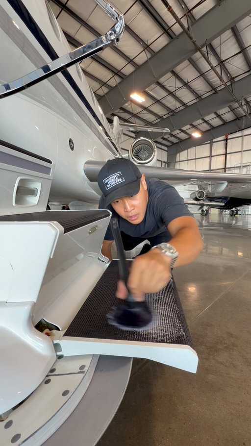 Emergency call on a $80M Gulfstream G700

#aircraftdetailing #detailing #privatejet