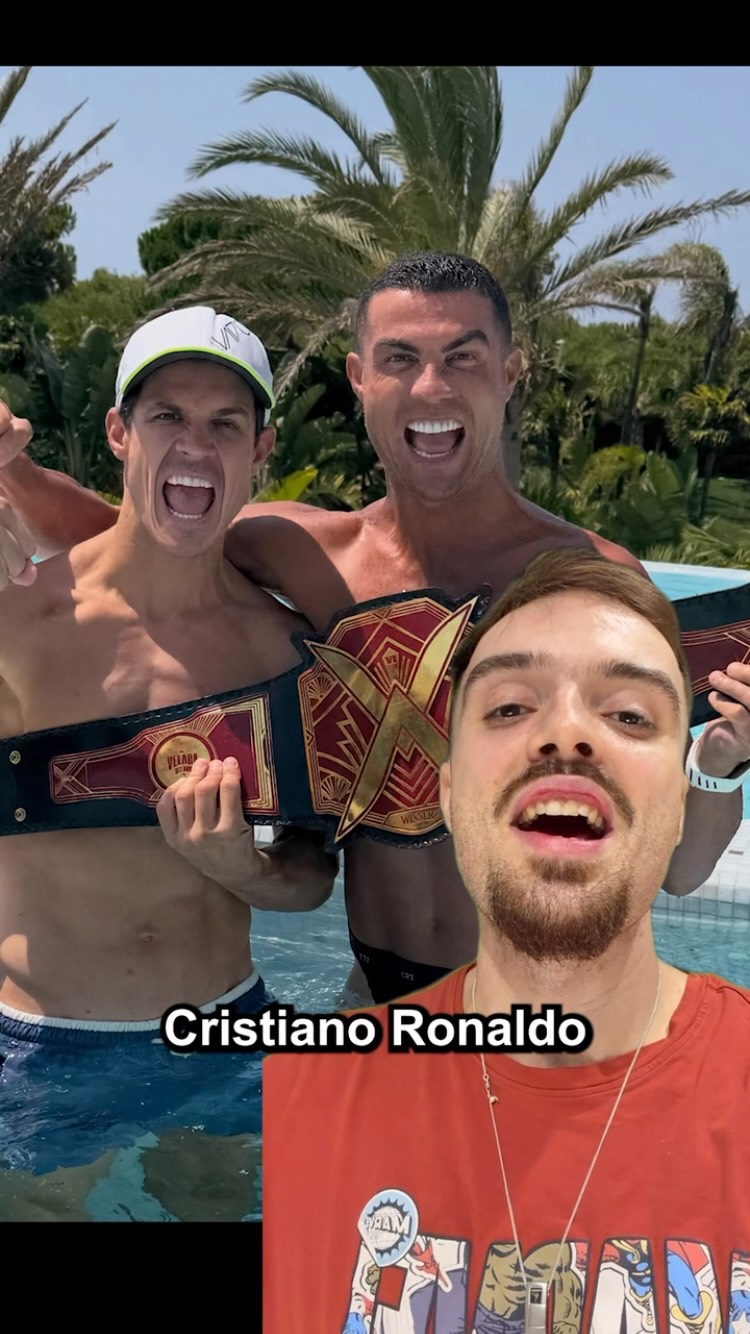 Cristiano Ronaldo con el cinturón de la Velada del Año.