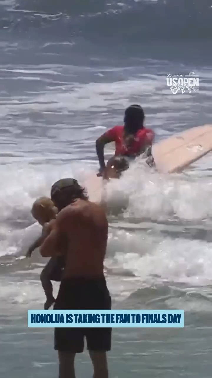 The best kind of fans are family. ❤️

3X World Champion @honoluablomfield takes the win in Heat 3 and is headed to the Quarterfinals at the @lexususa #USOpenofSurfing Longboard Tour.

Watch Finals Day LIVE at worldsurfleague.com | @pacificobeer