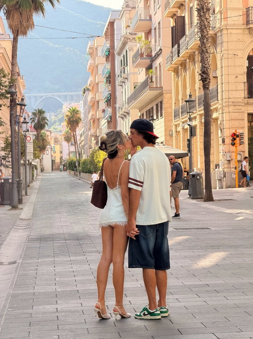 I plan booked the trip, I plan the itinerary & i dress him up.. in exchange he makes my silly photos in public the entire trip 🇮🇹 
His and my full outfits are from @ardene 🤞🏽 code ELISABETH15 was just activated !!! (It’s not always active, only when i post !!!) ☕️ #ardenelove #ardenepartner