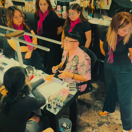 We’re obsessed with this Incredible Masterclass @mrluisnails just wrapped in Mexico City 🇲🇽💅🏼

All the students absolutely slayed it✨

Hosted by the incredible salon @artemasbellezaoficial ❤️‍🔥

#chromenails #masterclass #mrluis #celebritynailtech